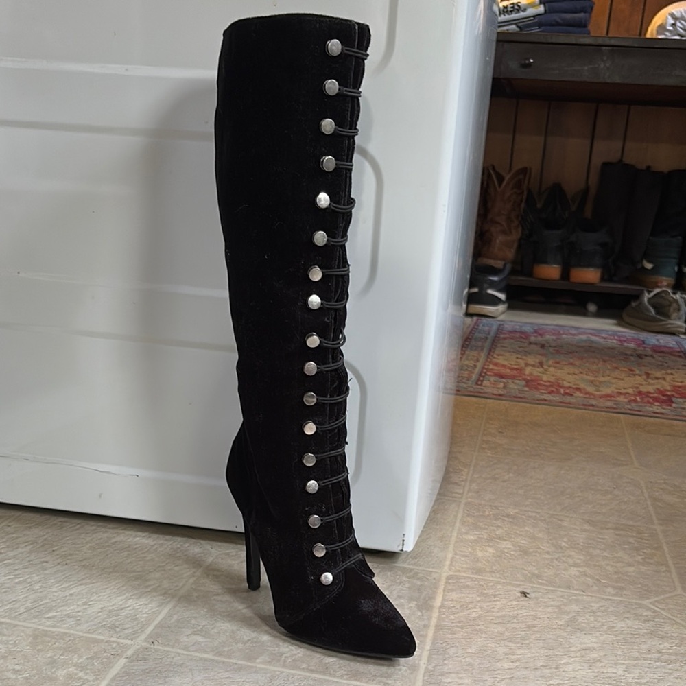 Elegant Black Knee-High Boots